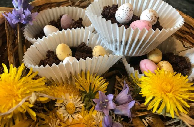 Easter Crunchy Cakes