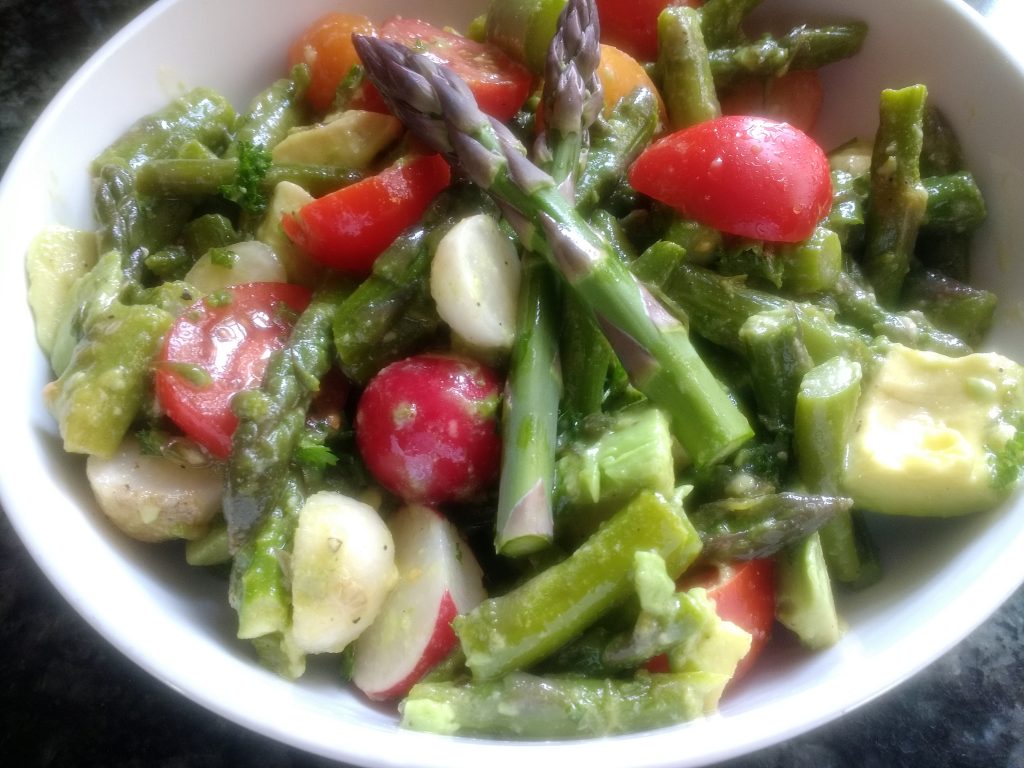 Asparagus and avocado salad